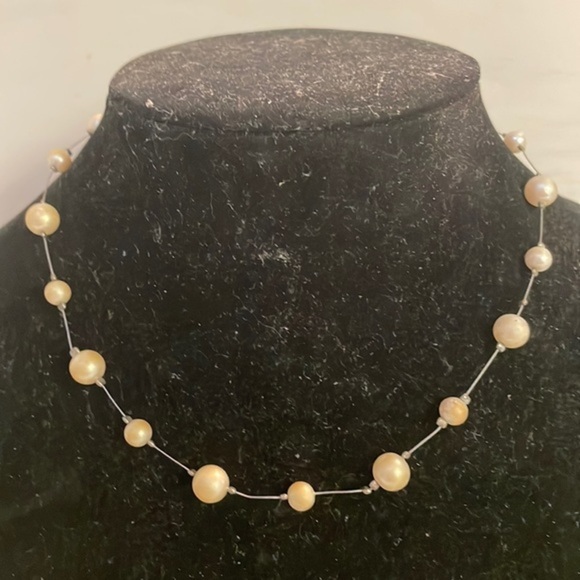 Vintage pre 2001 17” Carolee silver plated necklace w/15 white simulated pearls - Picture 2 of 12